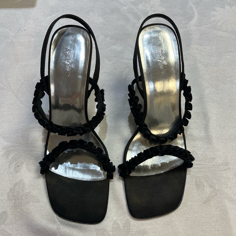 Jacqueline ferrar size 8 black heels